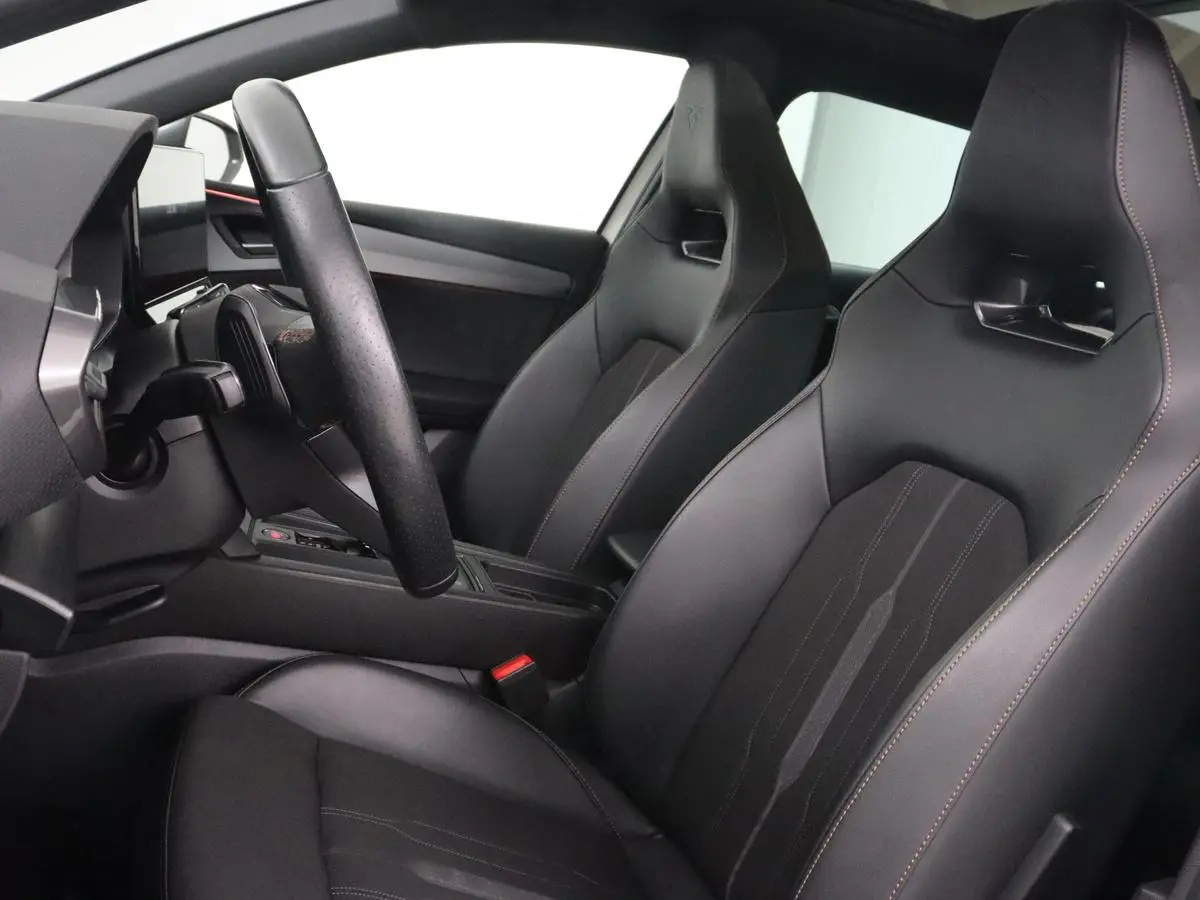 1.4 eHybrid VZ | 245pk | Panoramadak | Stoelverwarming | Camera | Carplay | Adaptive cruise | Keyless | Navigatie | 19'' | Sportstoelen | Full LED | PHEV | Plug In