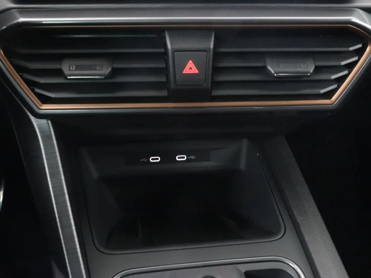 1.4 eHybrid VZ | 245pk | Panoramadak | Stoelverwarming | Camera | Carplay | Adaptive cruise | Keyless | Navigatie | 19'' | Sportstoelen | Full LED | PHEV | Plug In