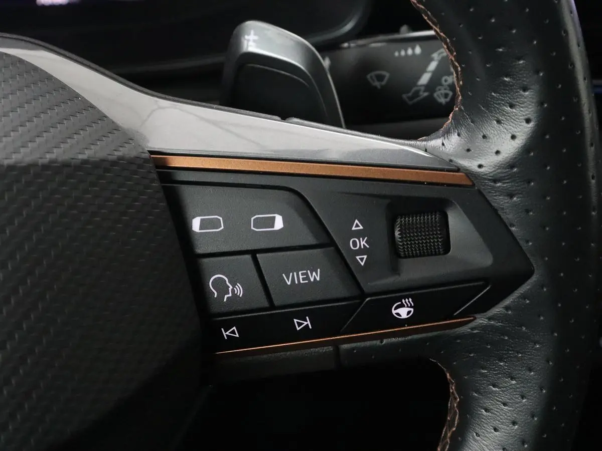 1.4 eHybrid VZ | 245pk | Panoramadak | Stoelverwarming | Camera | Carplay | Adaptive cruise | Keyless | Navigatie | 19'' | Sportstoelen | Full LED | PHEV | Plug In