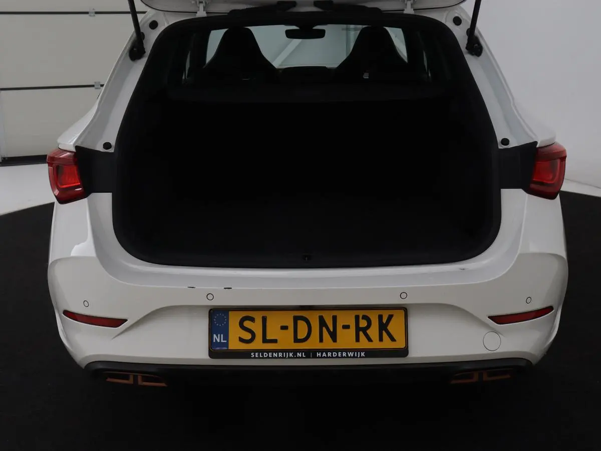 1.4 eHybrid VZ | 245pk | Panoramadak | Stoelverwarming | Camera | Carplay | Adaptive cruise | Keyless | Navigatie | 19'' | Sportstoelen | Full LED | PHEV | Plug In