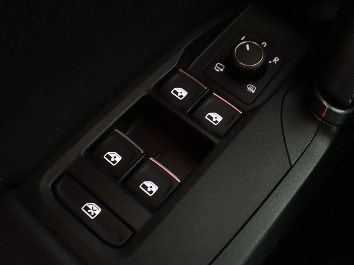 1.4 eHybrid VZ | 245pk | Panoramadak | Stoelverwarming | Camera | Carplay | Adaptive cruise | Keyless | Navigatie | 19'' | Sportstoelen | Full LED | PHEV | Plug In