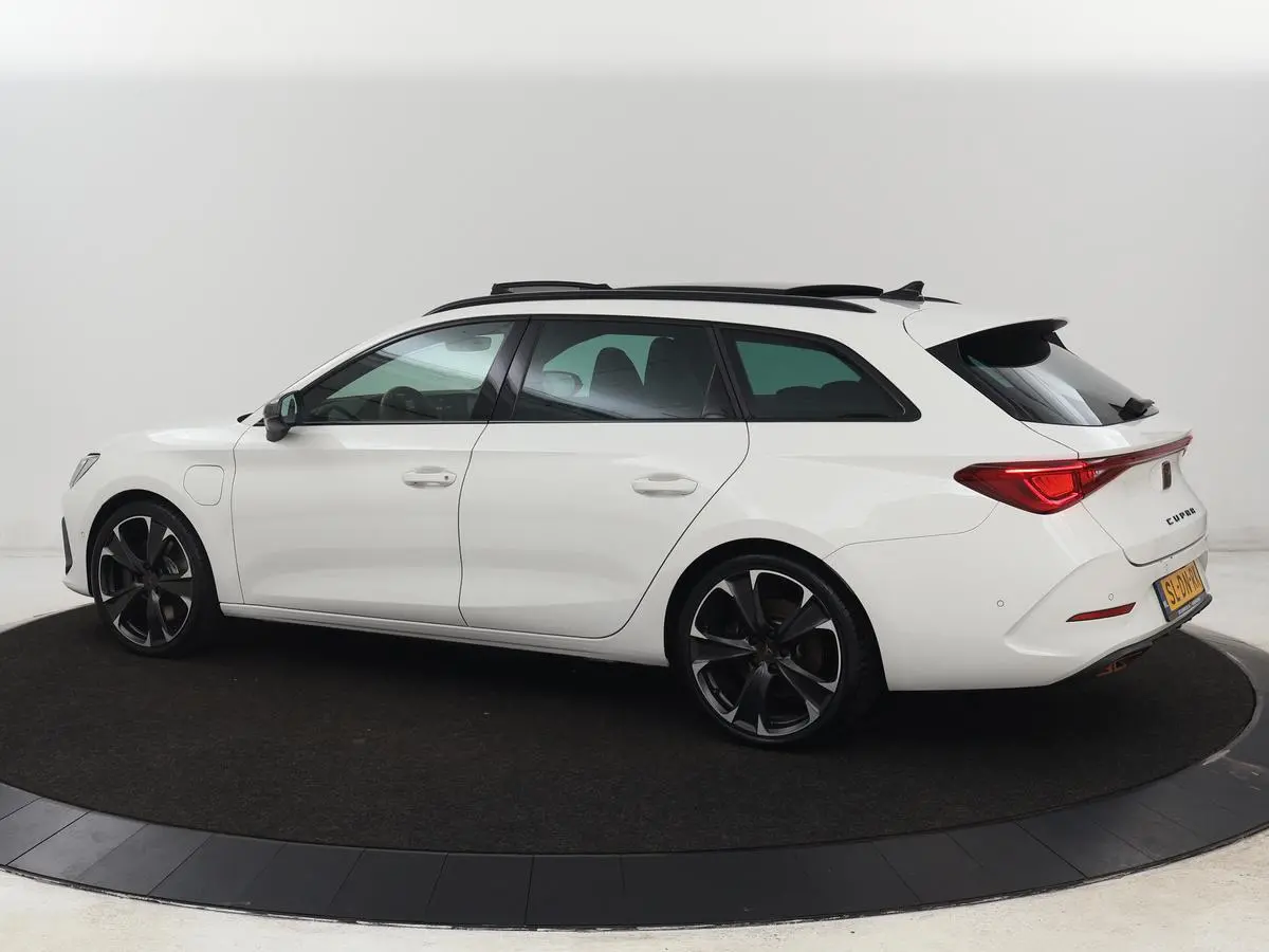1.4 eHybrid VZ | 245pk | Panoramadak | Stoelverwarming | Camera | Carplay | Adaptive cruise | Keyless | Navigatie | 19'' | Sportstoelen | Full LED | PHEV | Plug In