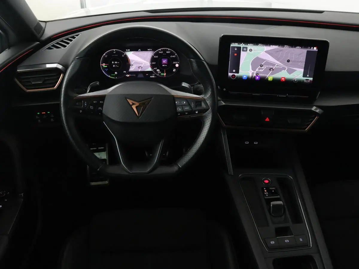 1.4 eHybrid VZ | 245pk | Panoramadak | Stoelverwarming | Camera | Carplay | Adaptive cruise | Keyless | Navigatie | 19'' | Sportstoelen | Full LED | PHEV | Plug In
