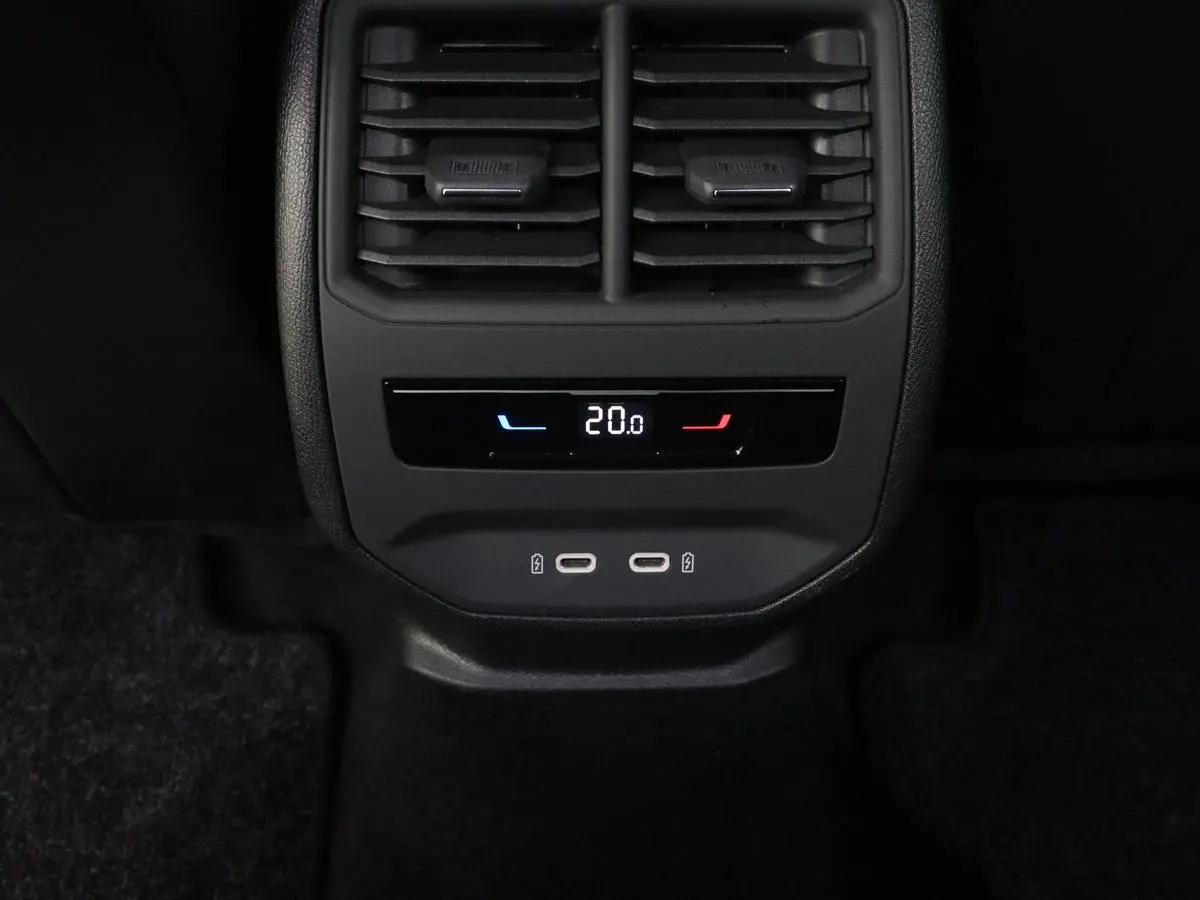 1.4 eHybrid VZ | 245pk | Panoramadak | Stoelverwarming | Camera | Carplay | Adaptive cruise | Keyless | Navigatie | 19'' | Sportstoelen | Full LED | PHEV | Plug In