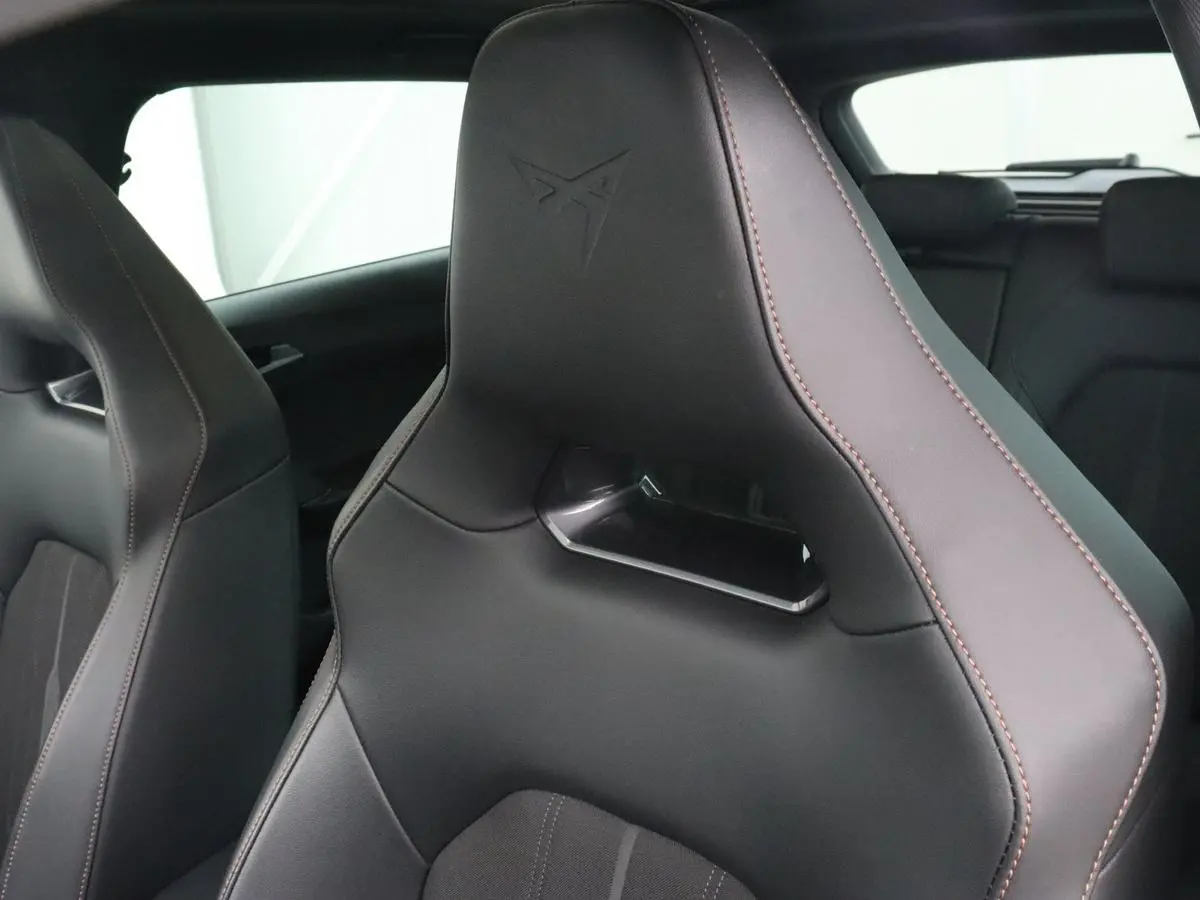 1.4 eHybrid VZ | 245pk | Panoramadak | Stoelverwarming | Camera | Carplay | Adaptive cruise | Keyless | Navigatie | 19'' | Sportstoelen | Full LED | PHEV | Plug In