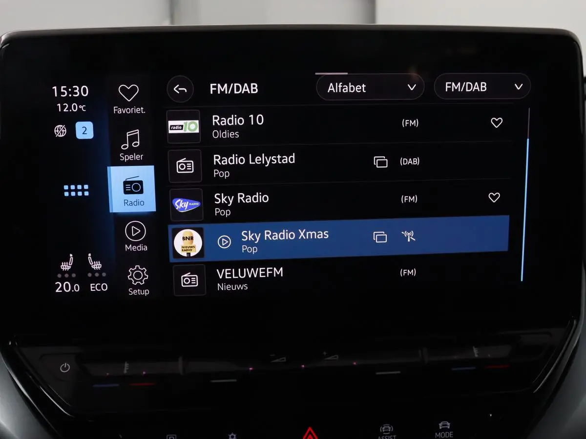 ID.4 First 77 kWh | Stoel & stuurverwarming | Camera | Carplay | Adaptive cruise | Half leder | 20'' | Navigatie | DAB | Sfeerverlichting