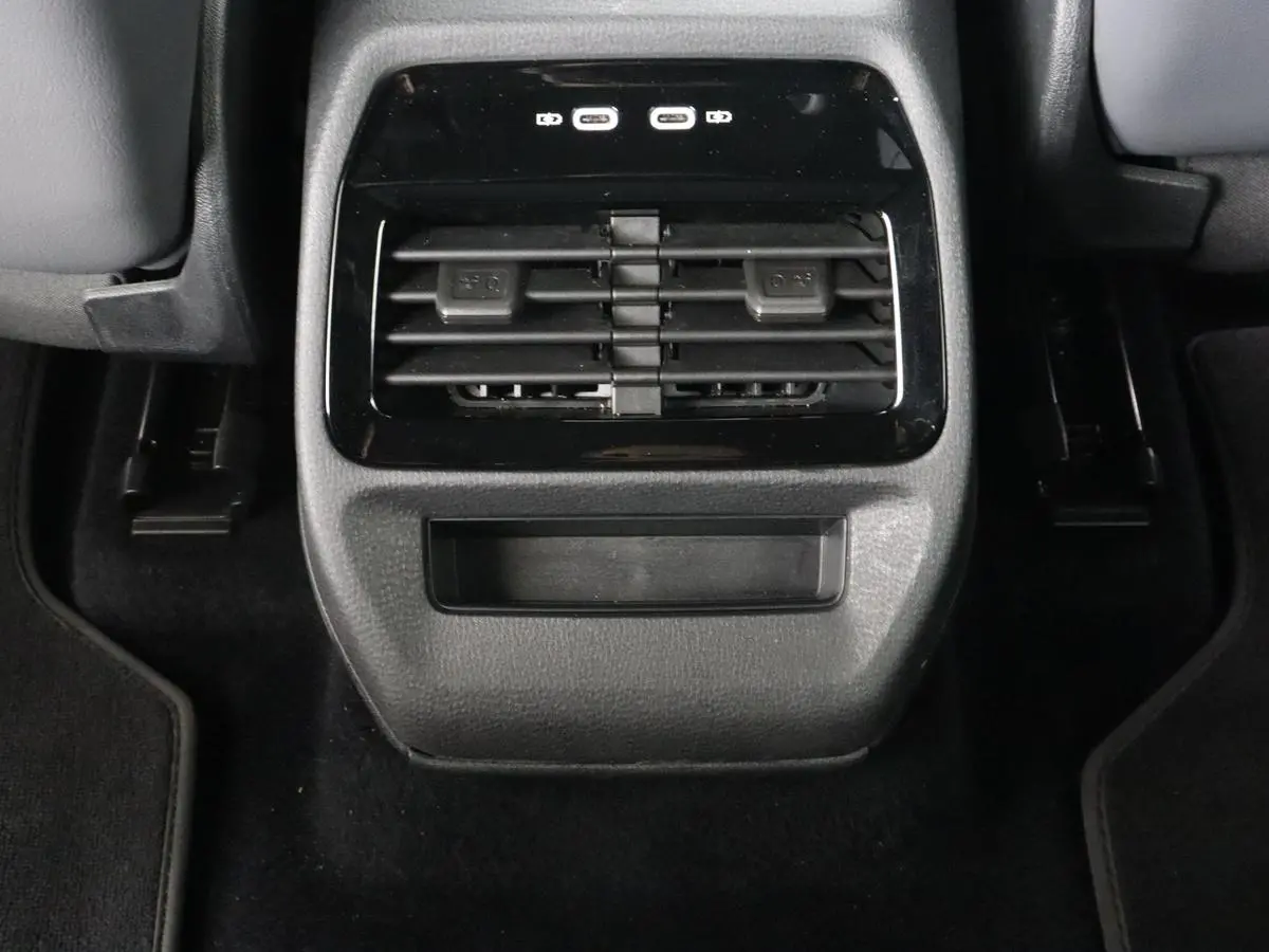ID.4 First 77 kWh | Stoel & stuurverwarming | Camera | Carplay | Adaptive cruise | Half leder | 20'' | Navigatie | DAB | Sfeerverlichting