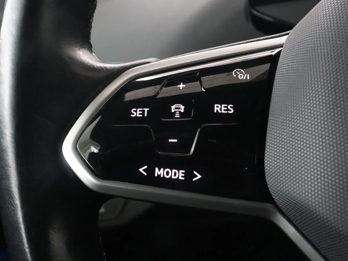 ID.4 First 77 kWh | Stoel & stuurverwarming | Camera | Carplay | Adaptive cruise | Half leder | 20'' | Navigatie | DAB | Sfeerverlichting