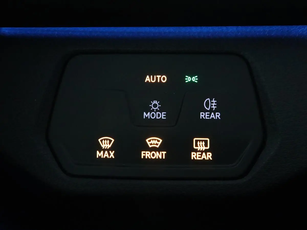 ID.4 First 77 kWh | Stoel & stuurverwarming | Camera | Carplay | Adaptive cruise | Half leder | 20'' | Navigatie | DAB | Sfeerverlichting