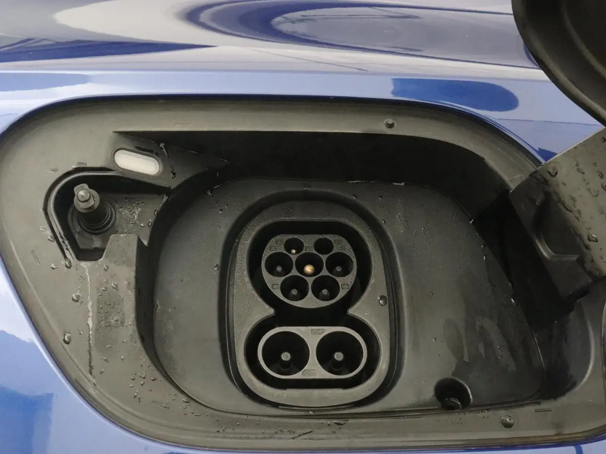 ID.4 First 77 kWh | Stoel & stuurverwarming | Camera | Carplay | Adaptive cruise | Half leder | 20'' | Navigatie | DAB | Sfeerverlichting