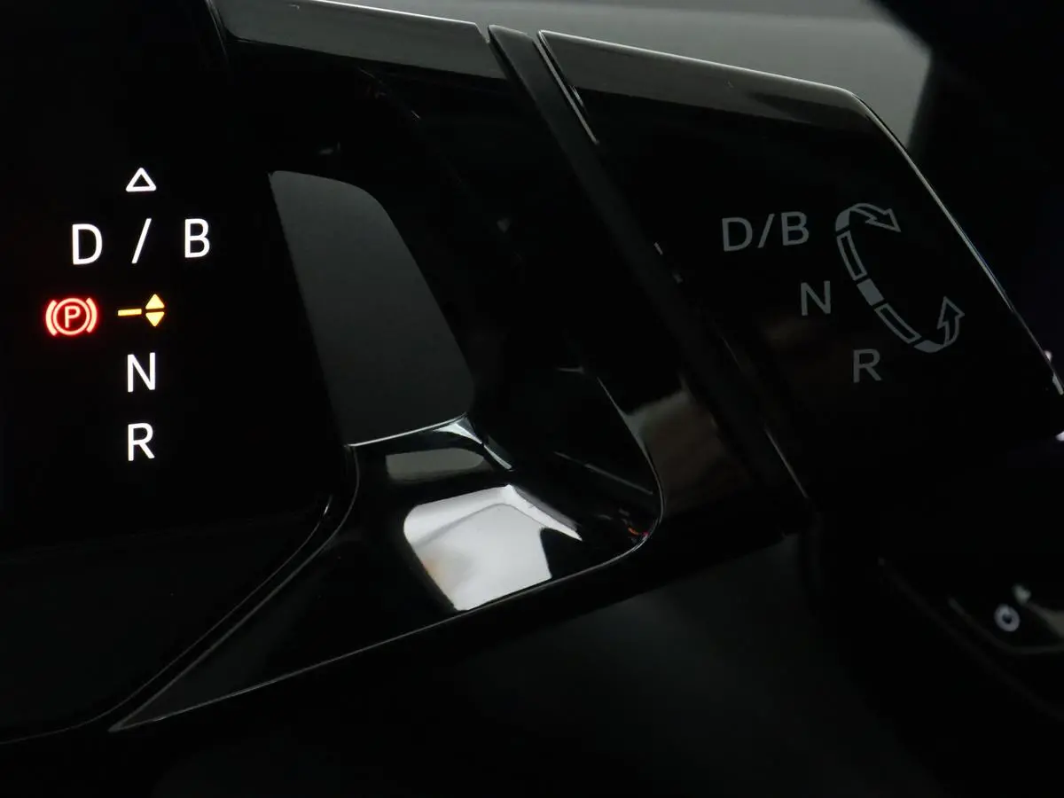 ID.4 First 77 kWh | Stoel & stuurverwarming | Camera | Carplay | Adaptive cruise | Half leder | 20'' | Navigatie | DAB | Sfeerverlichting