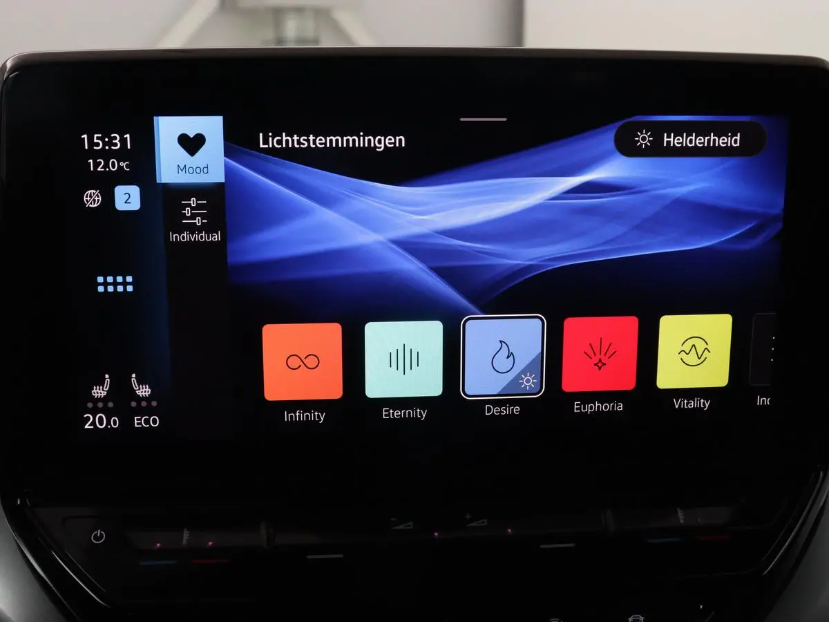 ID.4 First 77 kWh | Stoel & stuurverwarming | Camera | Carplay | Adaptive cruise | Half leder | 20'' | Navigatie | DAB | Sfeerverlichting