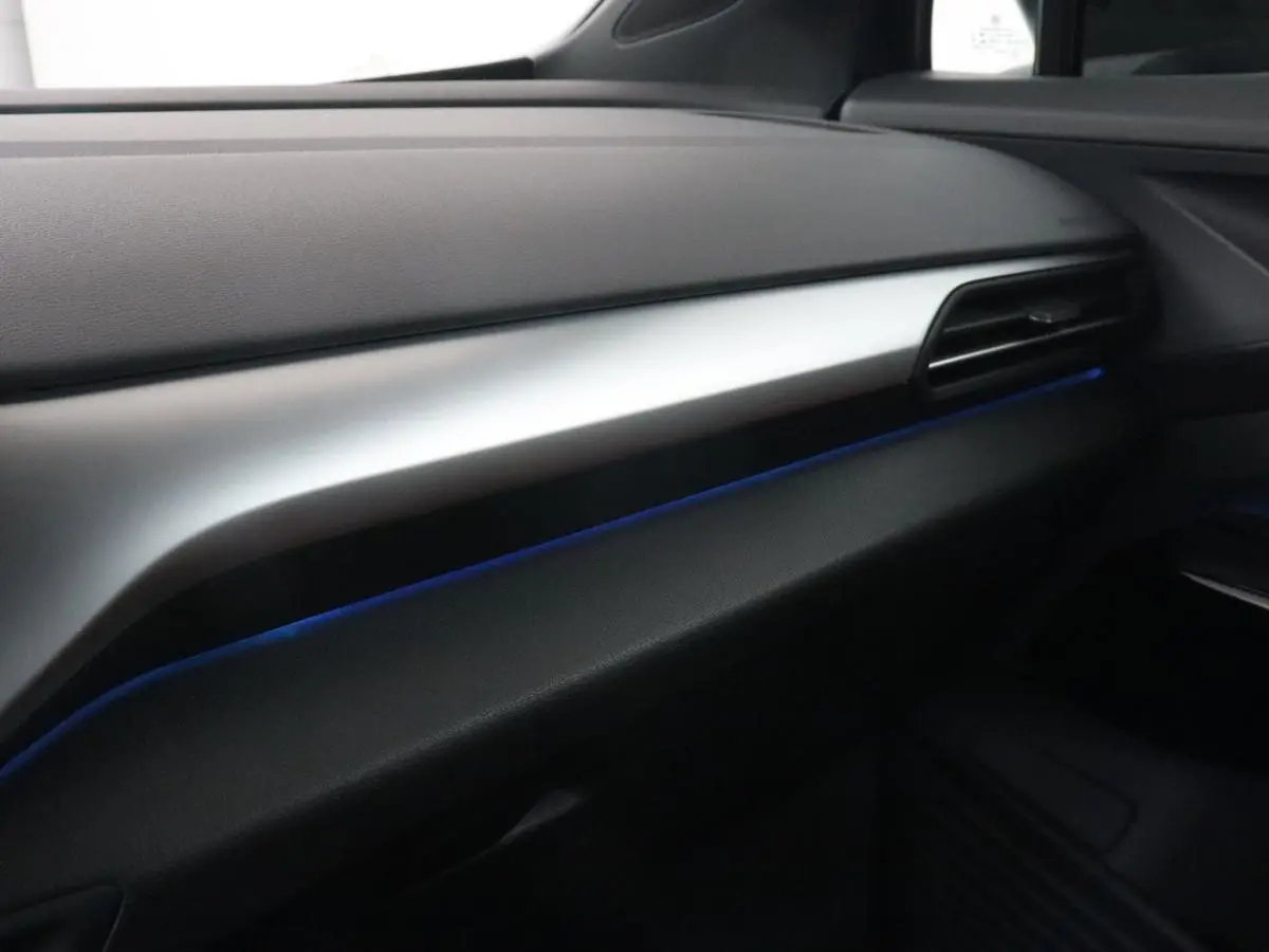ID.4 First 77 kWh | Stoel & stuurverwarming | Camera | Carplay | Adaptive cruise | Half leder | 20'' | Navigatie | DAB | Sfeerverlichting