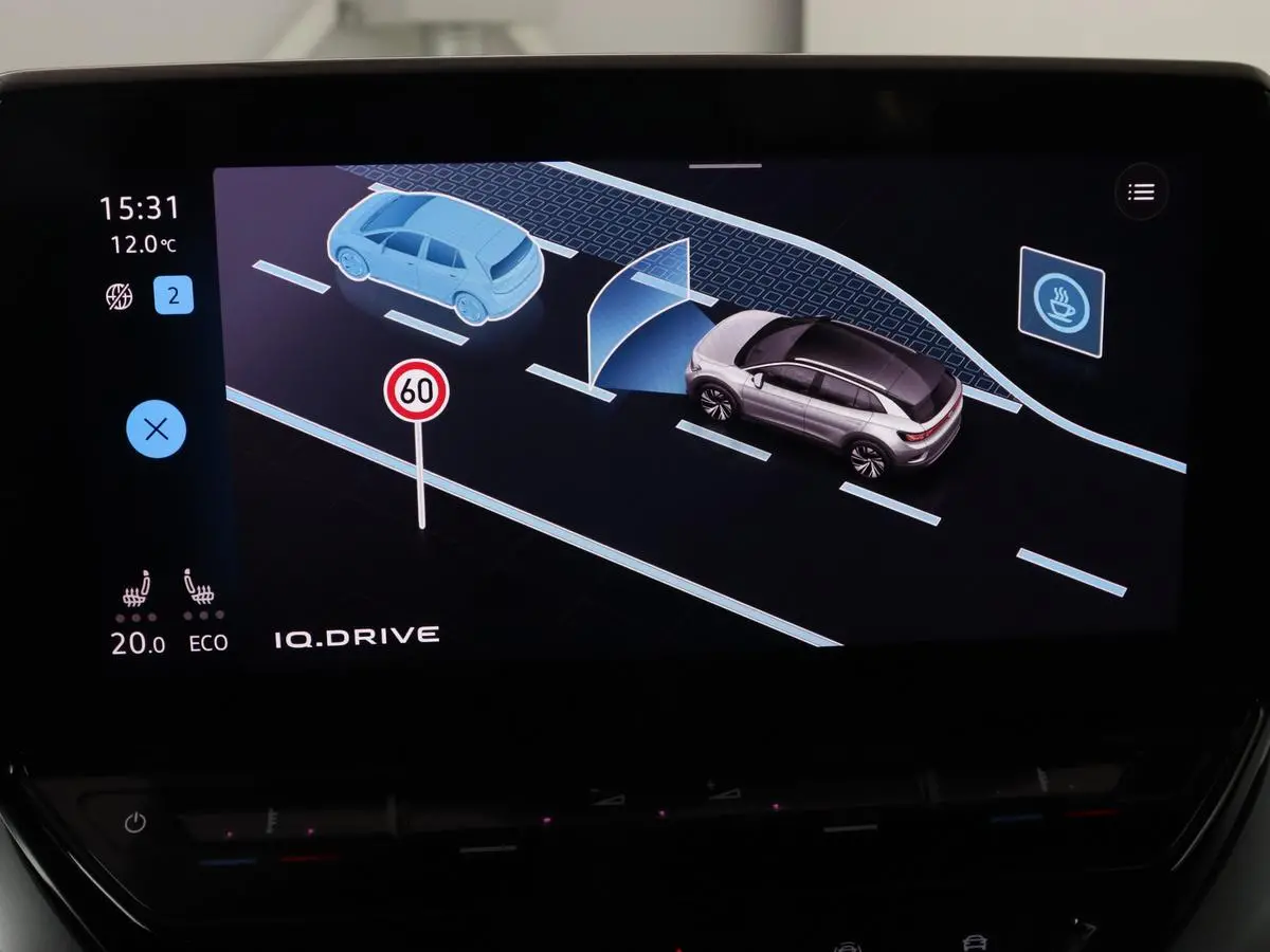 ID.4 First 77 kWh | Stoel & stuurverwarming | Camera | Carplay | Adaptive cruise | Half leder | 20'' | Navigatie | DAB | Sfeerverlichting