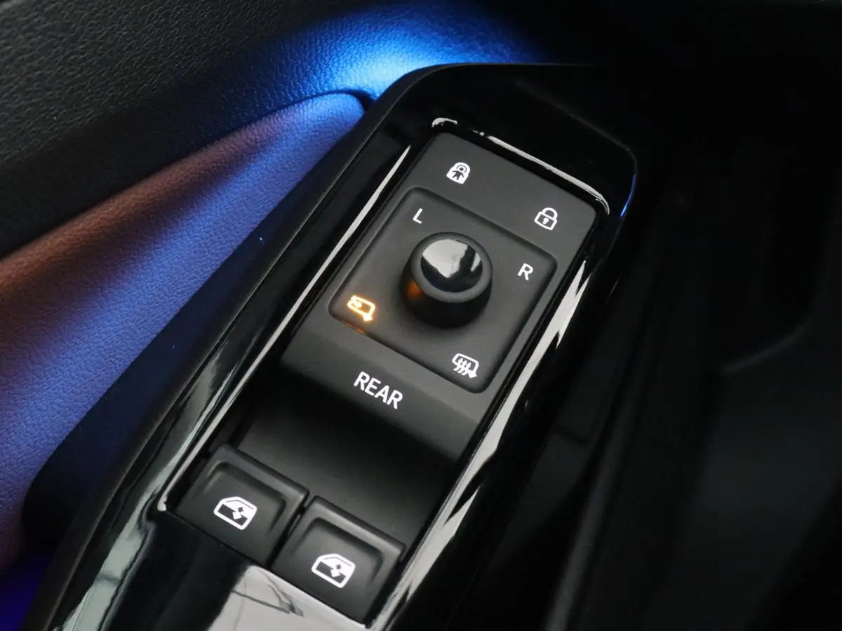 ID.4 First 77 kWh | Stoel & stuurverwarming | Camera | Carplay | Adaptive cruise | Half leder | 20'' | Navigatie | DAB | Sfeerverlichting