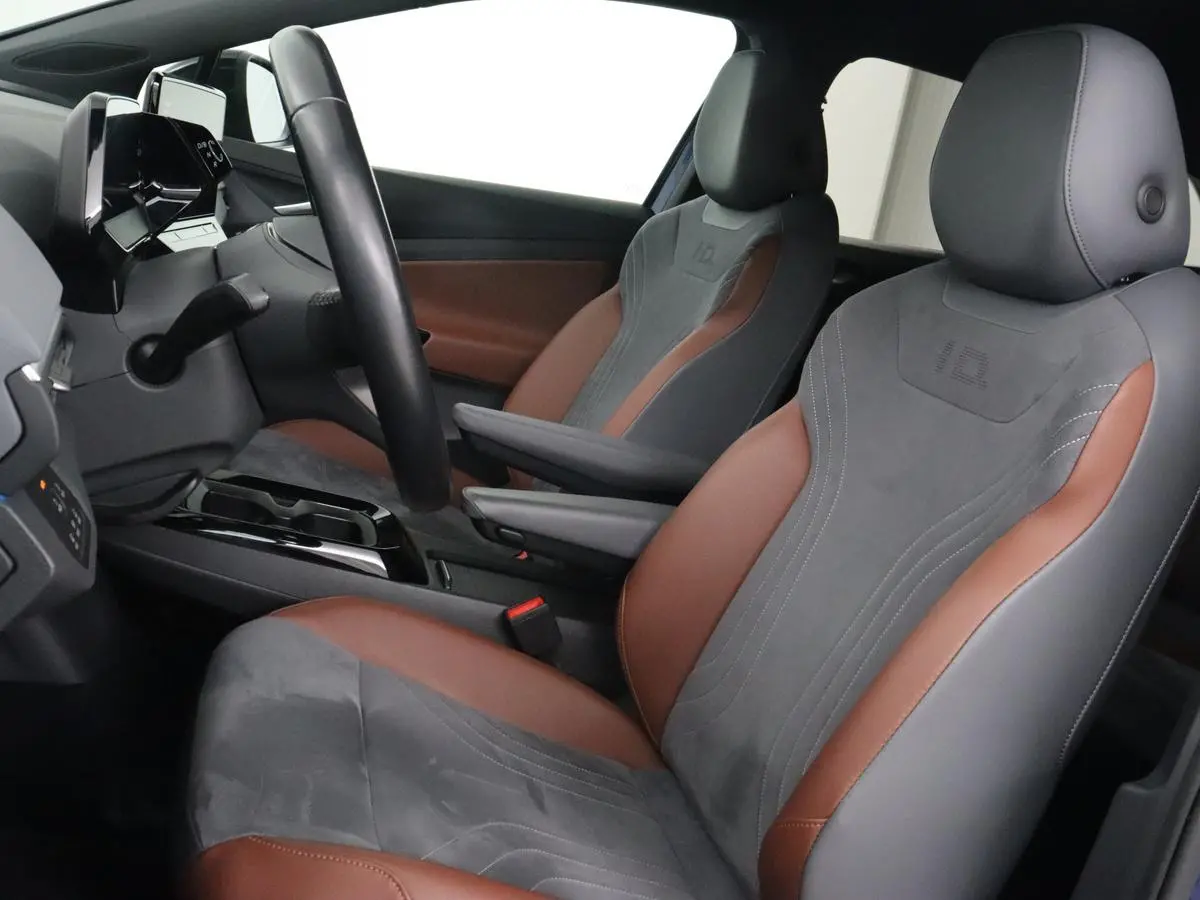 ID.4 First 77 kWh | Stoel & stuurverwarming | Camera | Carplay | Adaptive cruise | Half leder | 20'' | Navigatie | DAB | Sfeerverlichting