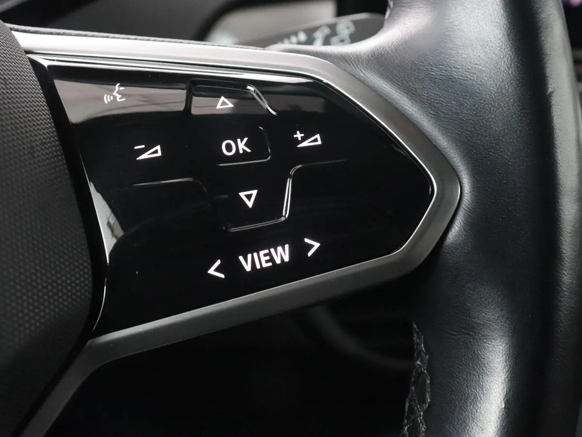 ID.4 First 77 kWh | Stoel & stuurverwarming | Camera | Carplay | Adaptive cruise | Half leder | 20'' | Navigatie | DAB | Sfeerverlichting