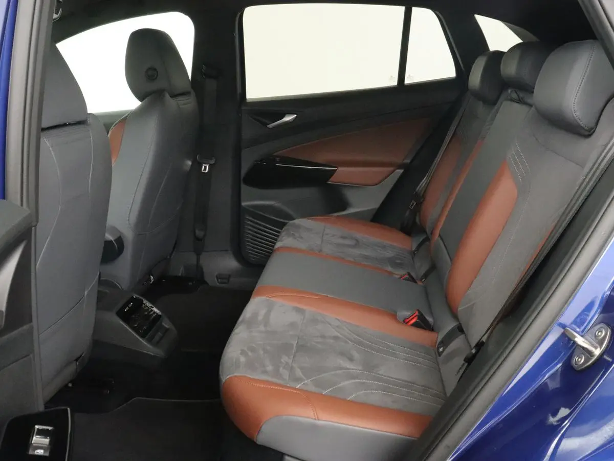 ID.4 First 77 kWh | Stoel & stuurverwarming | Camera | Carplay | Adaptive cruise | Half leder | 20'' | Navigatie | DAB | Sfeerverlichting