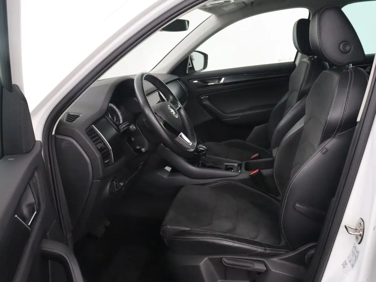 1.5 TSI Limited Business Edition 7-persoons | Panoramadak | Adaptive cruise | Trekhaak | Stoelverwarming | Leder/Alcantara | Canton Sound | Keyless | Camera | Carplay | 19'' | Navigatie