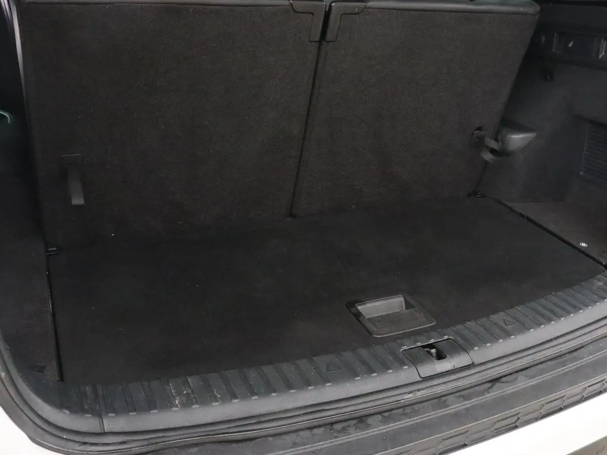 1.5 TSI Limited Business Edition 7-persoons | Panoramadak | Adaptive cruise | Trekhaak | Stoelverwarming | Leder/Alcantara | Canton Sound | Keyless | Camera | Carplay | 19'' | Navigatie