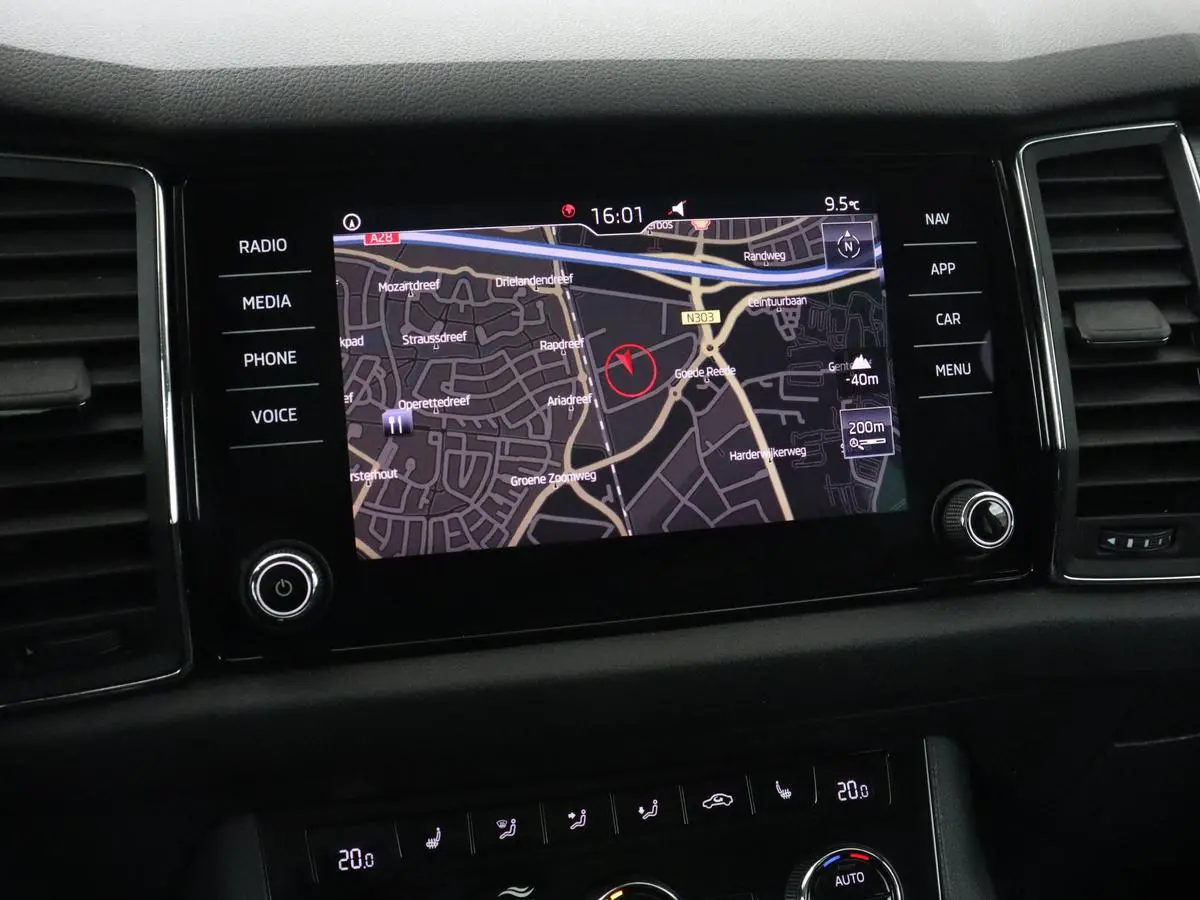 1.5 TSI Limited Business Edition 7-persoons | Panoramadak | Adaptive cruise | Trekhaak | Stoelverwarming | Leder/Alcantara | Canton Sound | Keyless | Camera | Carplay | 19'' | Navigatie