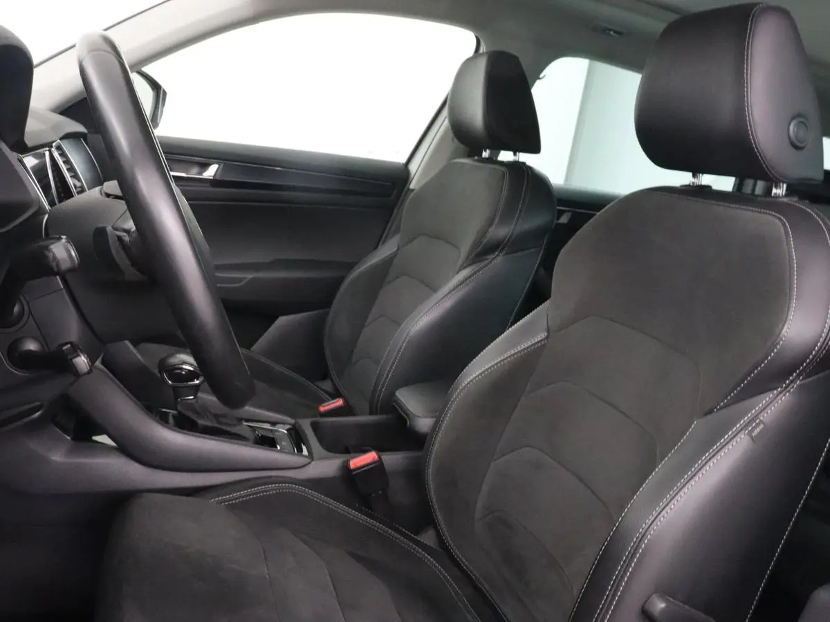 1.5 TSI Limited Business Edition 7-persoons | Panoramadak | Adaptive cruise | Trekhaak | Stoelverwarming | Leder/Alcantara | Canton Sound | Keyless | Camera | Carplay | 19'' | Navigatie