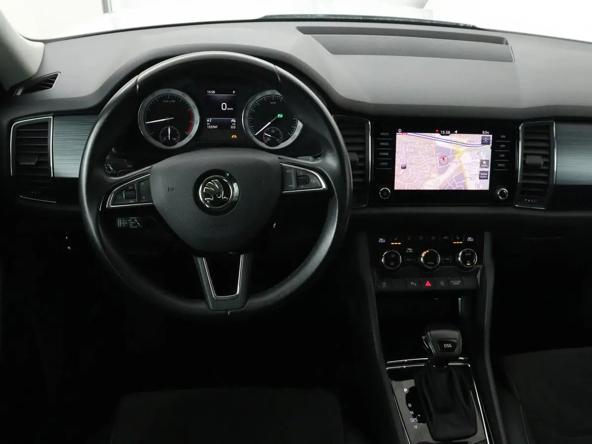 1.5 TSI Limited Business Edition 7-persoons | Panoramadak | Adaptive cruise | Trekhaak | Stoelverwarming | Leder/Alcantara | Canton Sound | Keyless | Camera | Carplay | 19'' | Navigatie