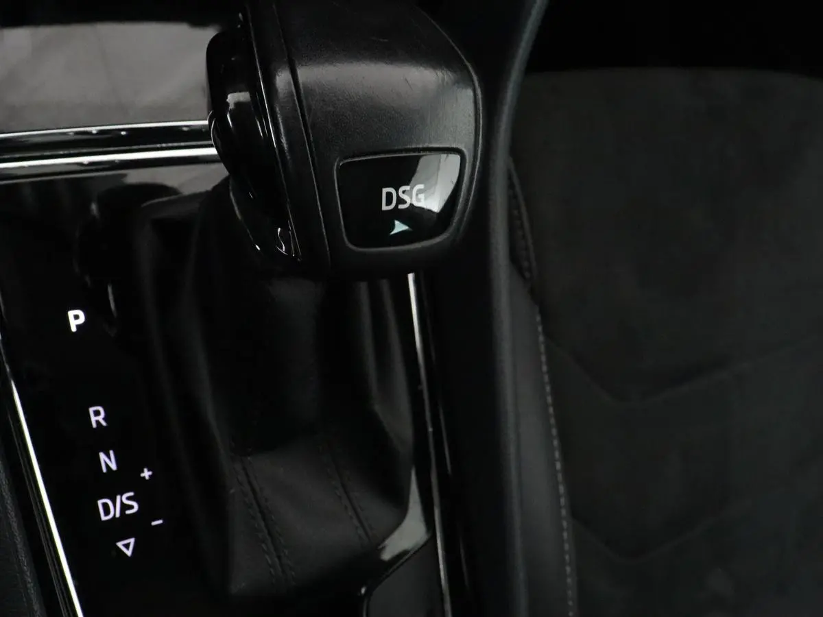 1.5 TSI Limited Business Edition 7-persoons | Panoramadak | Adaptive cruise | Trekhaak | Stoelverwarming | Leder/Alcantara | Canton Sound | Keyless | Camera | Carplay | 19'' | Navigatie