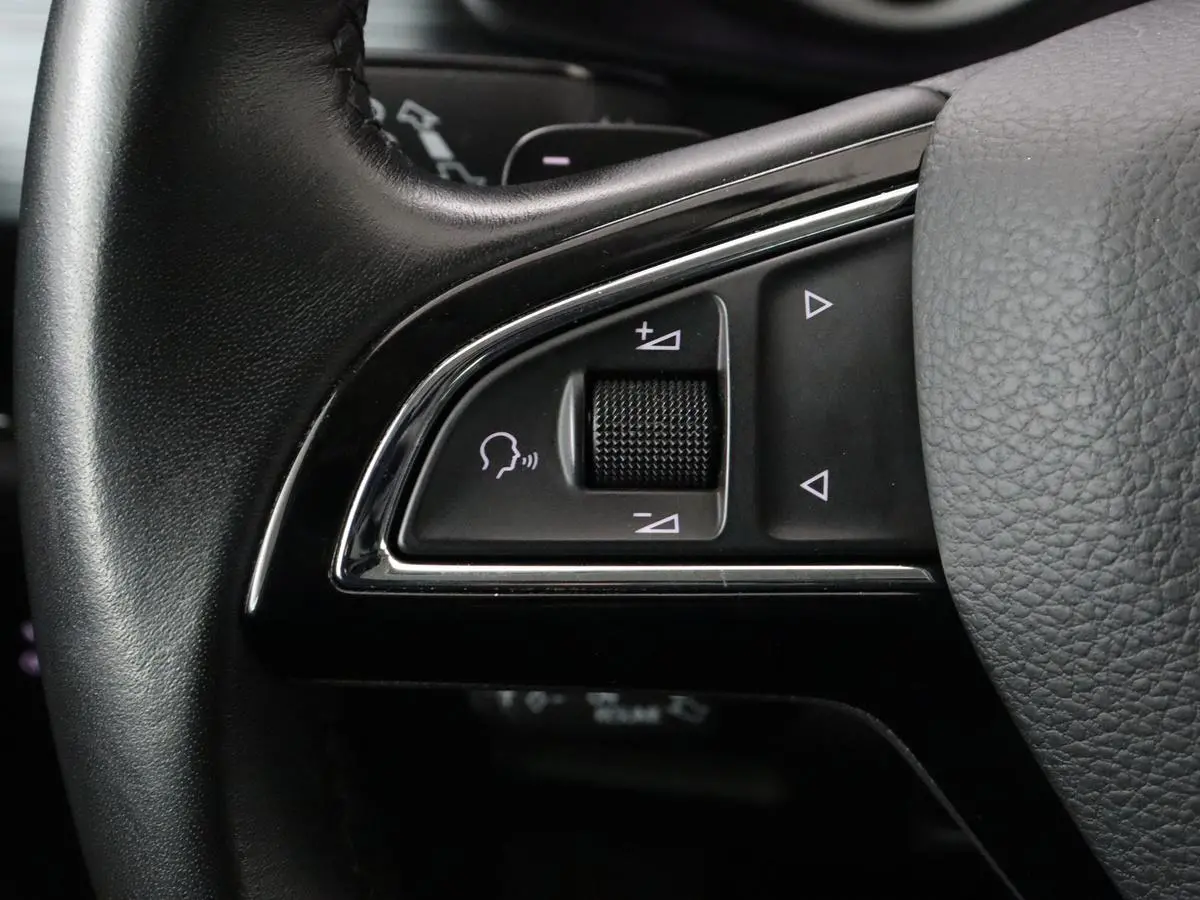 1.5 TSI Limited Business Edition 7-persoons | Panoramadak | Adaptive cruise | Trekhaak | Stoelverwarming | Leder/Alcantara | Canton Sound | Keyless | Camera | Carplay | 19'' | Navigatie