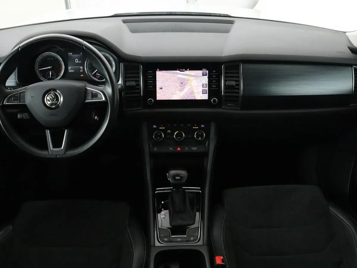 1.5 TSI Limited Business Edition 7-persoons | Panoramadak | Adaptive cruise | Trekhaak | Stoelverwarming | Leder/Alcantara | Canton Sound | Keyless | Camera | Carplay | 19'' | Navigatie