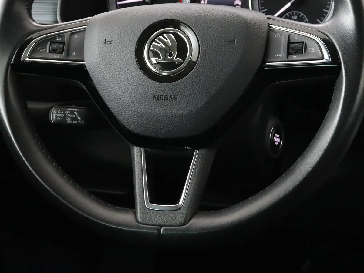 1.5 TSI Limited Business Edition 7-persoons | Panoramadak | Adaptive cruise | Trekhaak | Stoelverwarming | Leder/Alcantara | Canton Sound | Keyless | Camera | Carplay | 19'' | Navigatie