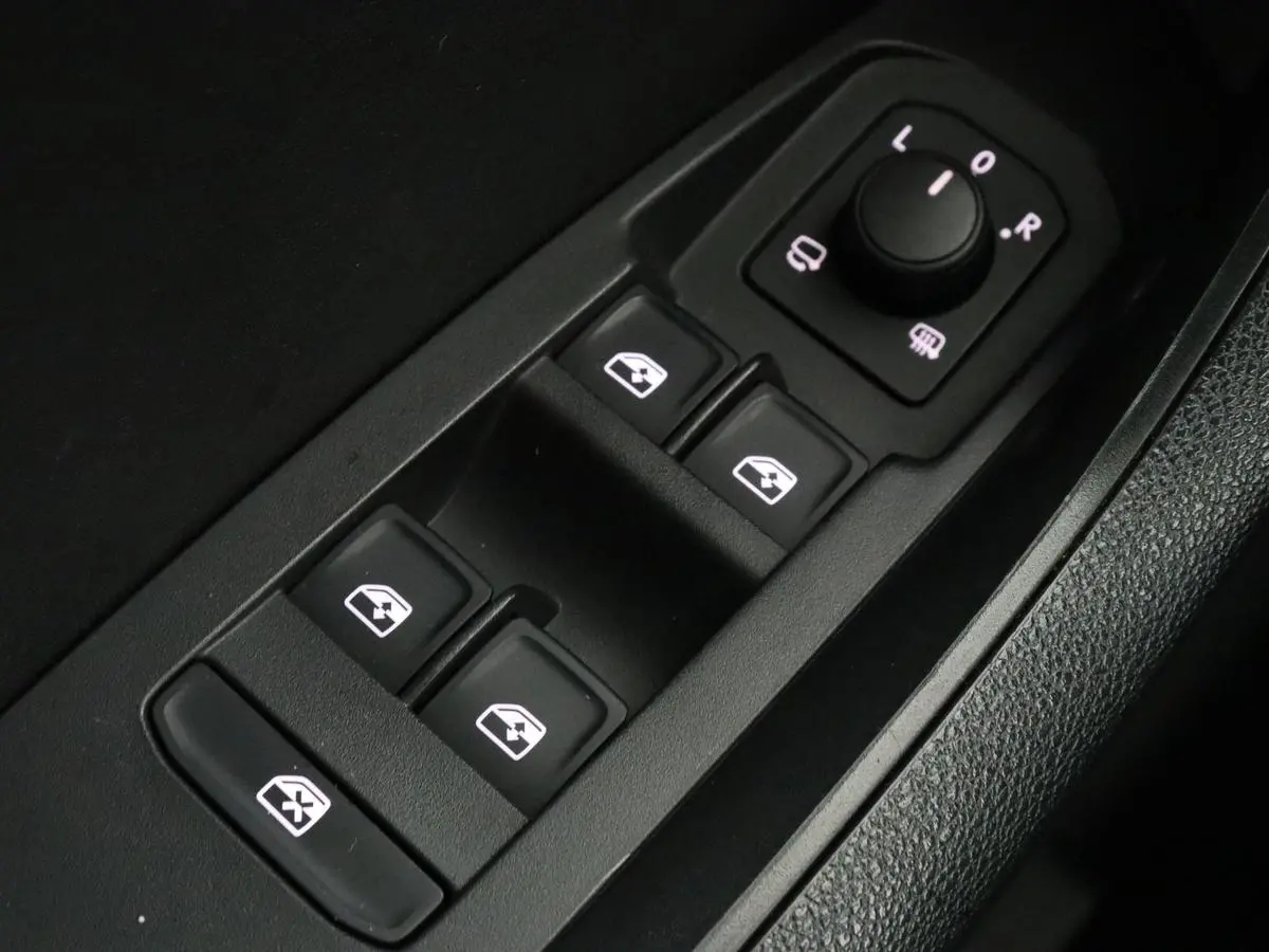 1.5 TSI Limited Business Edition 7-persoons | Panoramadak | Adaptive cruise | Trekhaak | Stoelverwarming | Leder/Alcantara | Canton Sound | Keyless | Camera | Carplay | 19'' | Navigatie