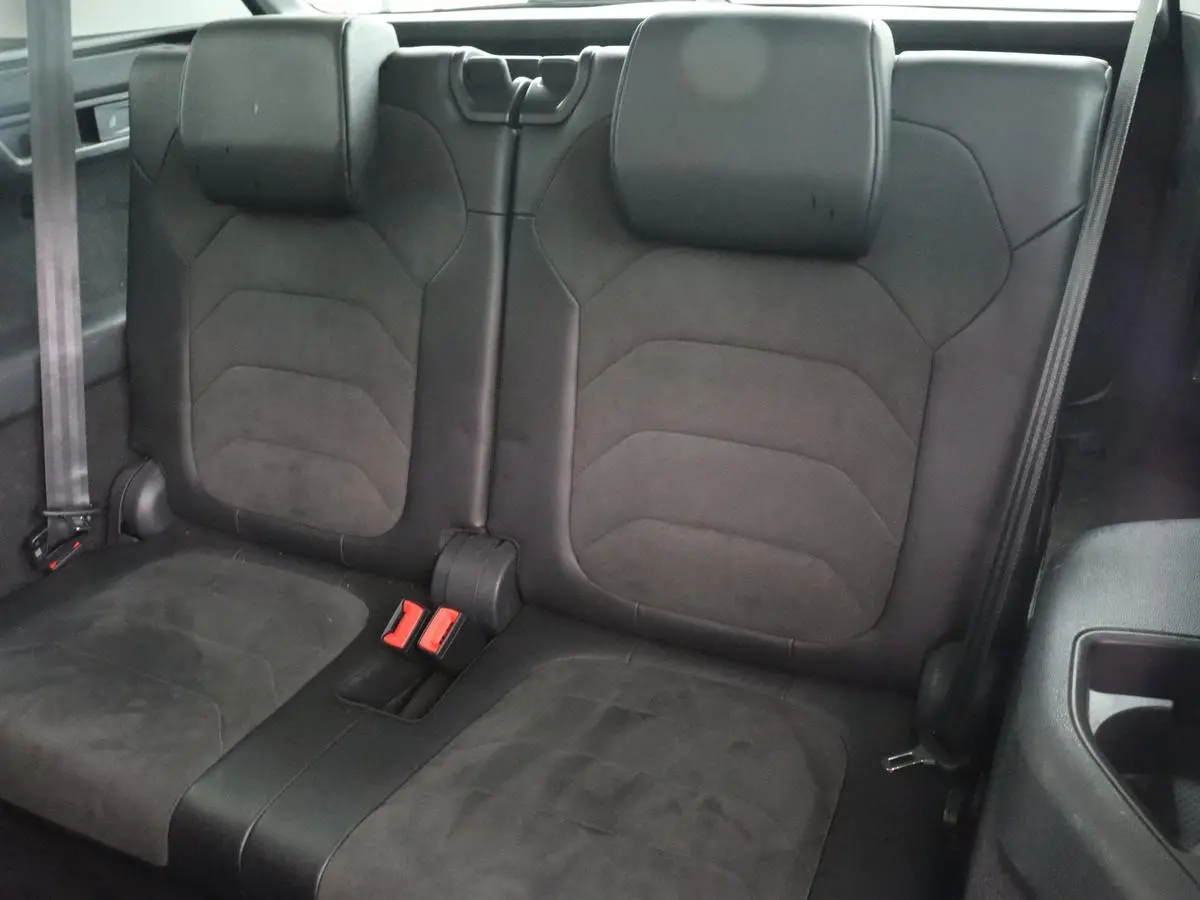 1.5 TSI Limited Business Edition 7-persoons | Panoramadak | Adaptive cruise | Trekhaak | Stoelverwarming | Leder/Alcantara | Canton Sound | Keyless | Camera | Carplay | 19'' | Navigatie