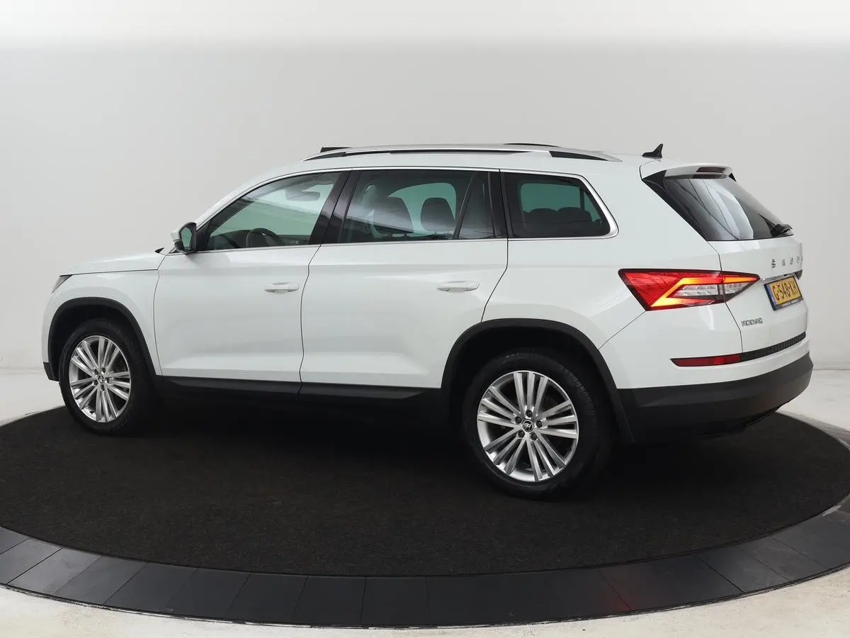 1.5 TSI Limited Business Edition 7-persoons | Panoramadak | Adaptive cruise | Trekhaak | Stoelverwarming | Leder/Alcantara | Canton Sound | Keyless | Camera | Carplay | 19'' | Navigatie