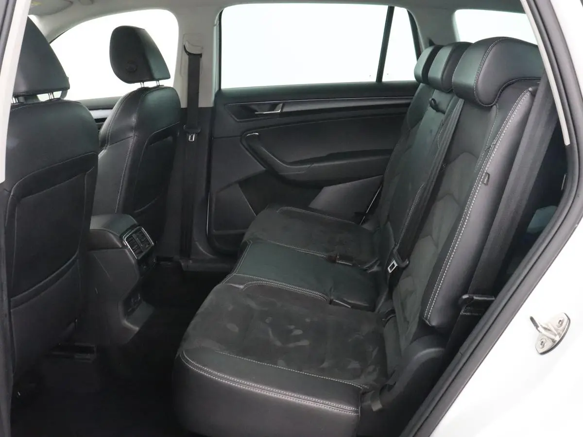 1.5 TSI Limited Business Edition 7-persoons | Panoramadak | Adaptive cruise | Trekhaak | Stoelverwarming | Leder/Alcantara | Canton Sound | Keyless | Camera | Carplay | 19'' | Navigatie