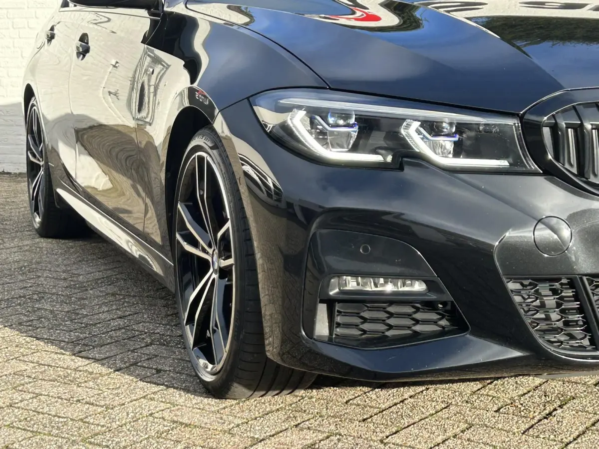 318i Business Edition M-Sport Full Led Carplay Automaat Digital Dash Camera Leder Cruise Navi
