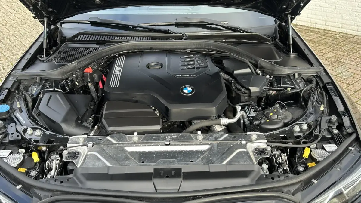 318i Business Edition M-Sport Full Led Carplay Automaat Digital Dash Camera Leder Cruise Navi