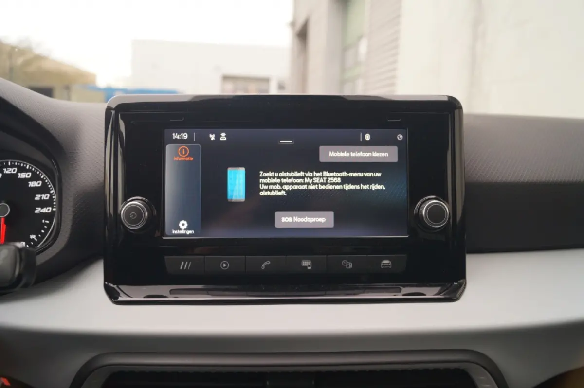 1.0 TSI Style Limited -ECC-PDC-CRUISE-