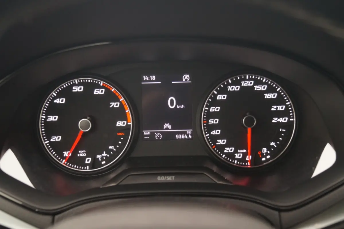 1.0 TSI Style Limited -ECC-PDC-CRUISE-