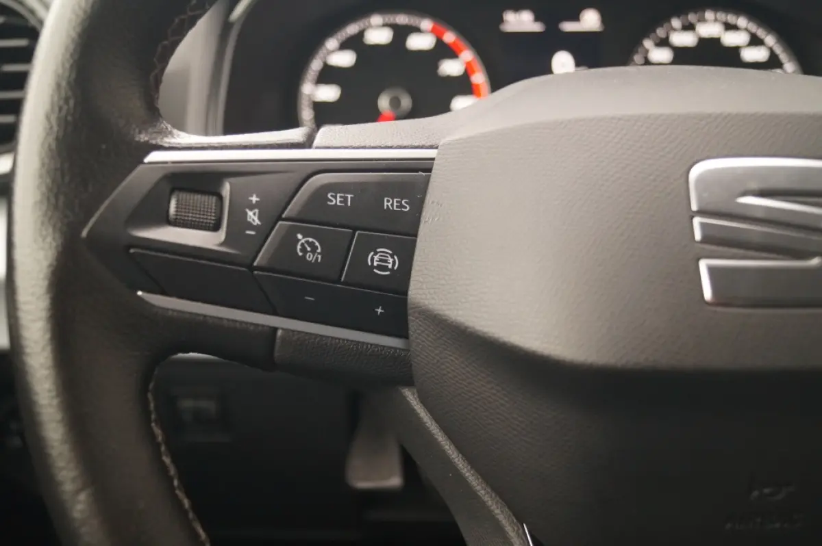 1.0 TSI Style Limited -ECC-PDC-CRUISE-