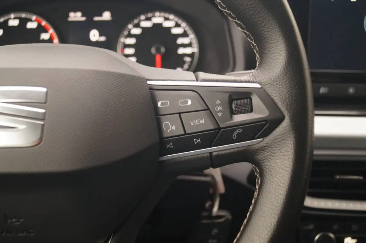 1.0 TSI Style Limited -ECC-PDC-CRUISE-