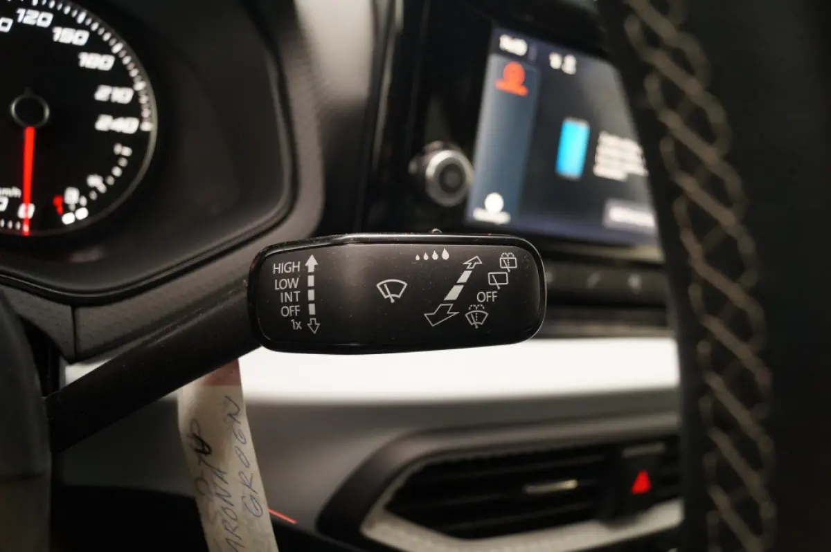 1.0 TSI Style Limited -ECC-PDC-CRUISE-