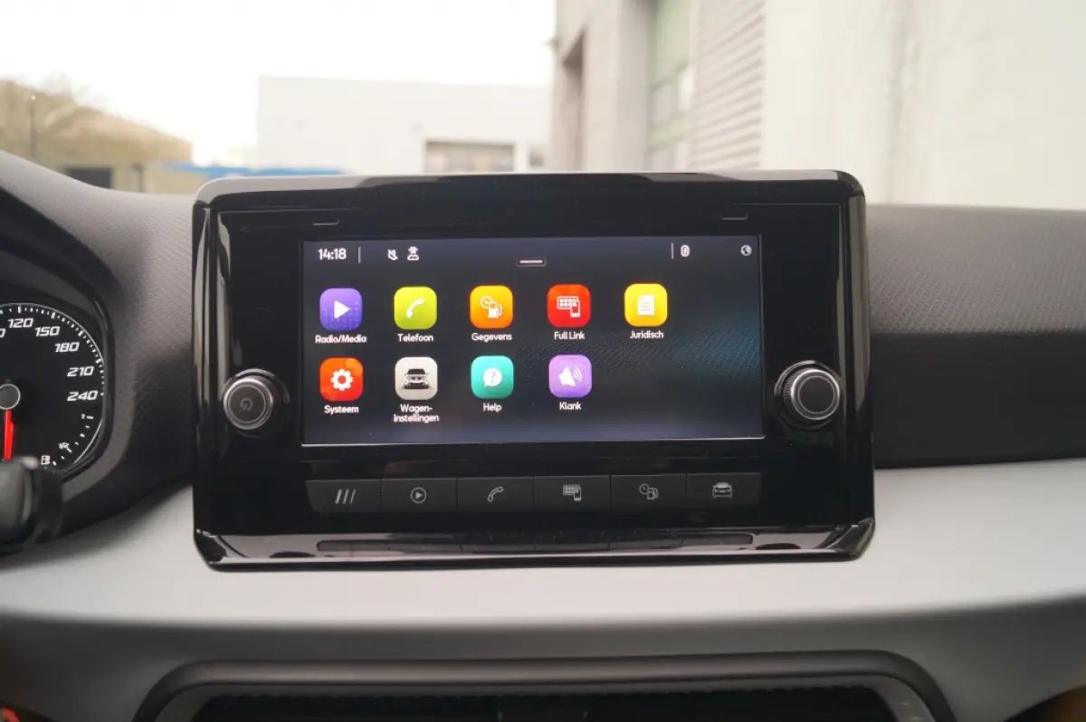 1.0 TSI Style Limited -ECC-PDC-CRUISE-