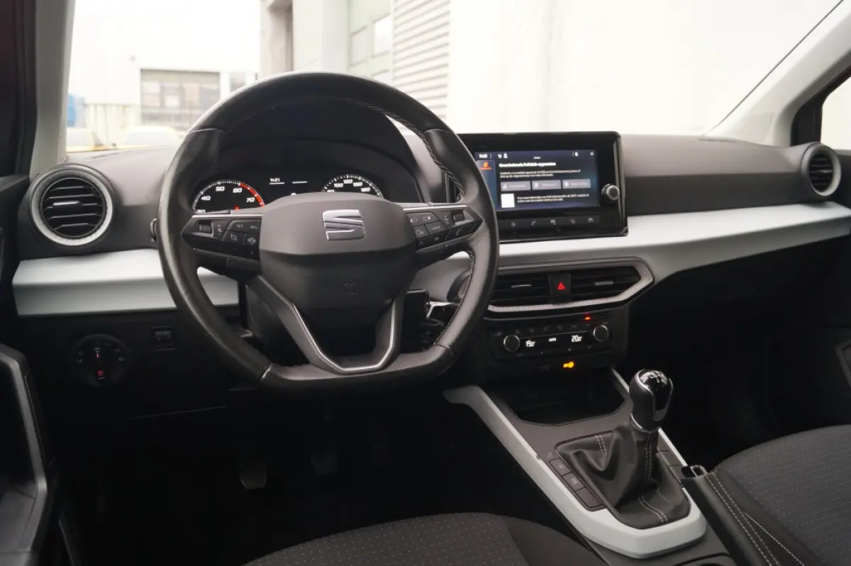 1.0 TSI Style Limited -ECC-PDC-CRUISE-