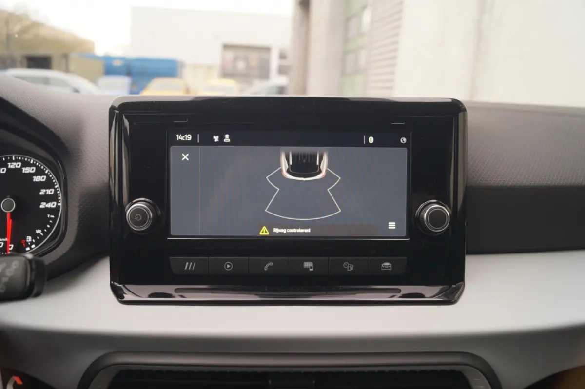 1.0 TSI Style Limited -ECC-PDC-CRUISE-