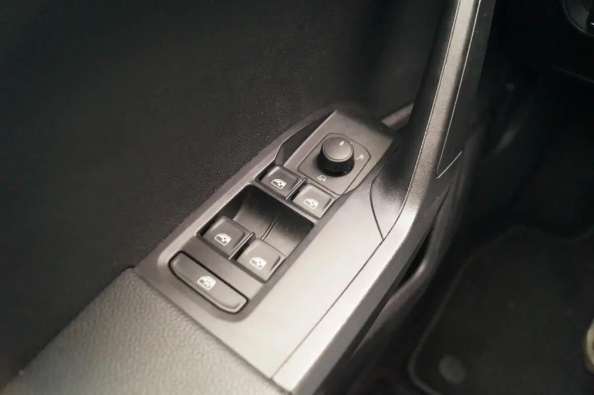 1.0 TSI Style Limited -ECC-PDC-CRUISE-