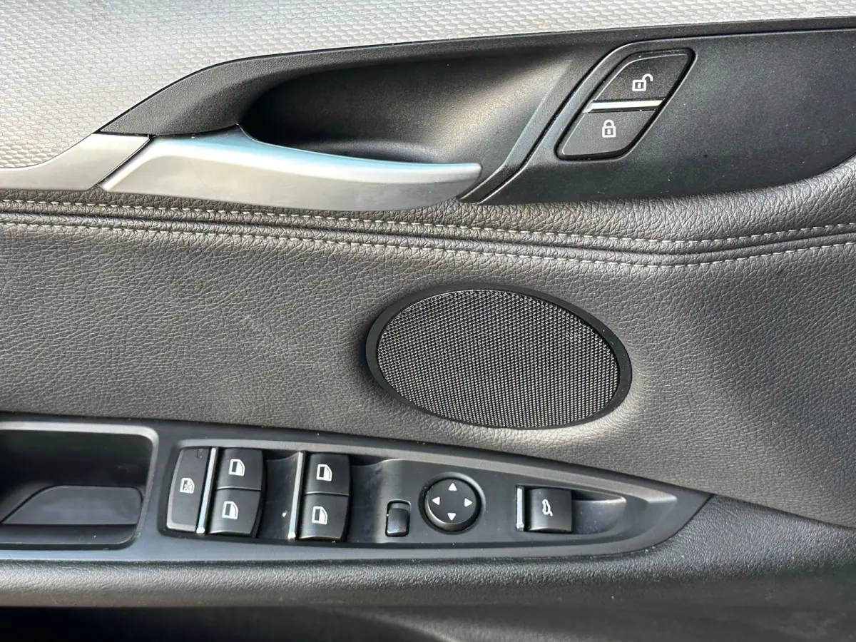 SDrive25d High Executive Aut Leer Navi Camera