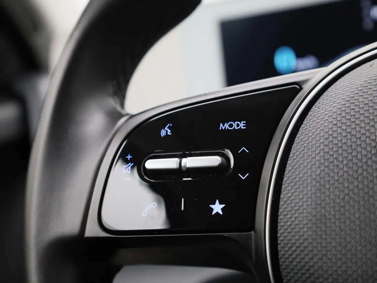 58kWh Core AUTOMAAT | ADAPTIEVE CRUISE | NAVIGATIE | CAMERA | APPLE CARPLAY | PDC | LMV | WINTERPAKKET | DAB | ELEKTRISCHE KOFFERKLEP |