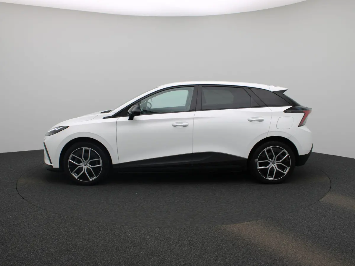 Long Range Luxury 64 kWh | WLTP 435 KM | Navigatie | 18"LMV | Achter Spoiler | Apple Carplay | ACC | ECC | DAB+ | Stoel + Stuur verwarming | BTW Auto |