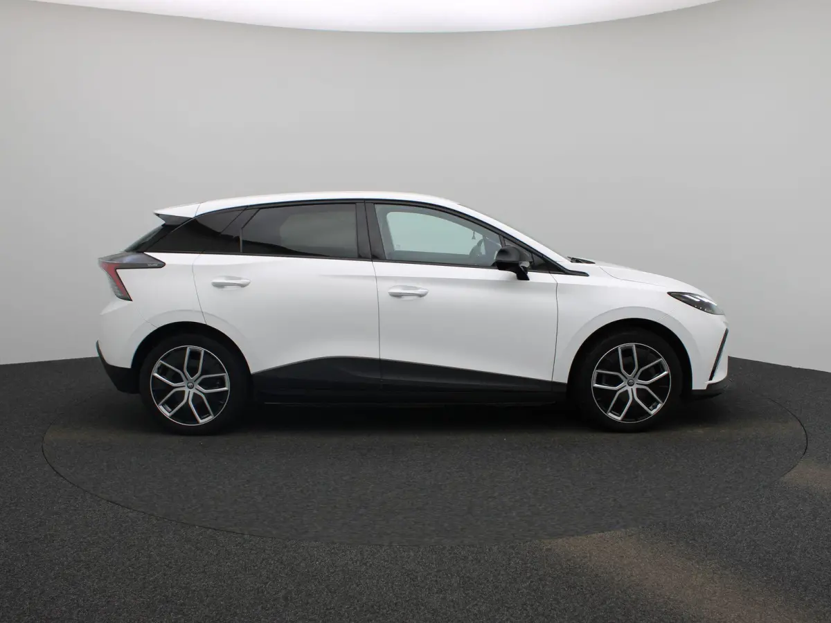 Long Range Luxury 64 kWh | WLTP 435 KM | Navigatie | 18"LMV | Achter Spoiler | Apple Carplay | ACC | ECC | DAB+ | Stoel + Stuur verwarming | BTW Auto |